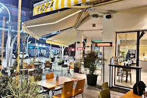 Pazza Pizza Bar image