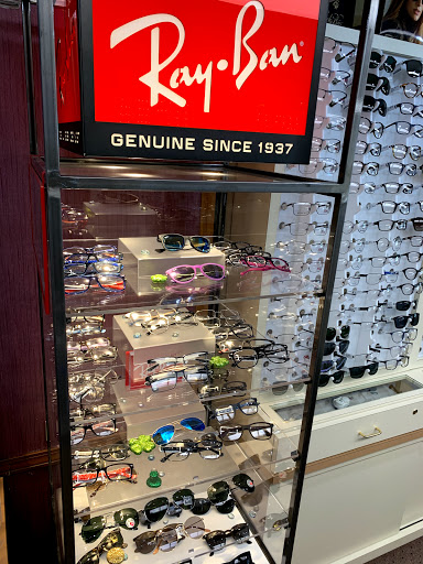 Optometrist «Park Family Eye Care», reviews and photos, 9 S Lincolnway St, North Aurora, IL 60542, USA