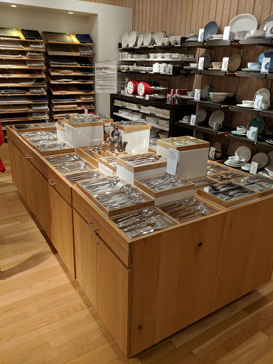 Furniture Store «Crate and Barrel», reviews and photos, 199 Boylston St, Chestnut Hill, MA 02467, USA