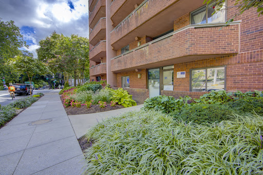 DC Implant & Cosmetic Dentistry Photo