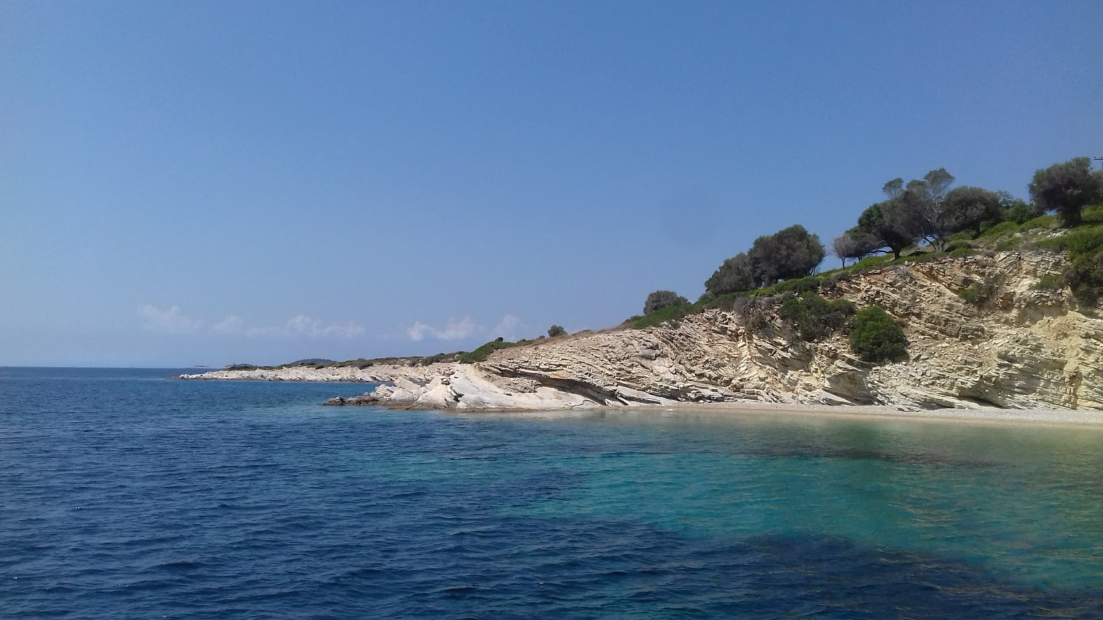 Photo of Mavrona beach with tiny bay