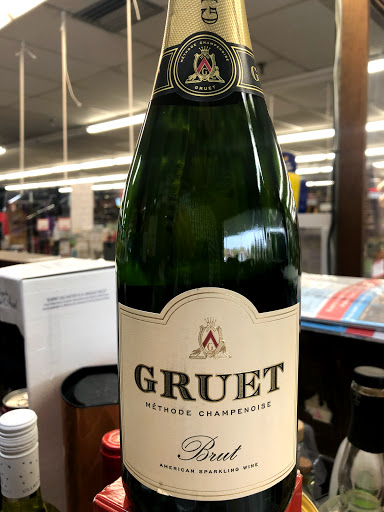 Liquor Store «Cardinal Wine & Spirits», reviews and photos, 1721 W Golf Rd, Mt Prospect, IL 60056, USA