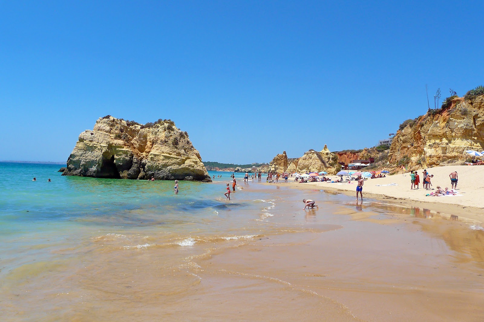 Photo de Praia dos Tres Castelos zone des équipements