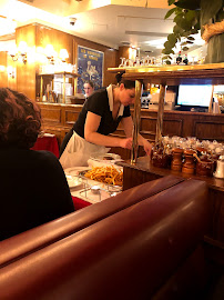 Atmosphère du Restaurant de grillades à la française Le Relais de l'Entrecôte à Paris - n°12