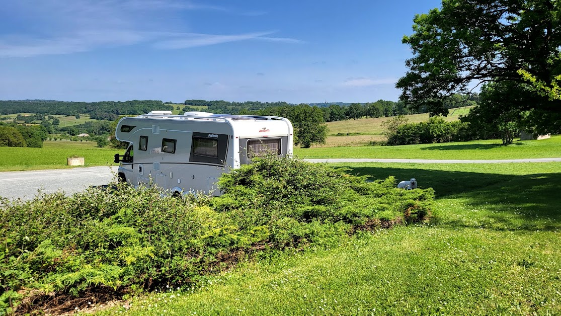 Aire de Services Camping Car à Saint-Martin-de-Fressengeas (Dordogne 24)