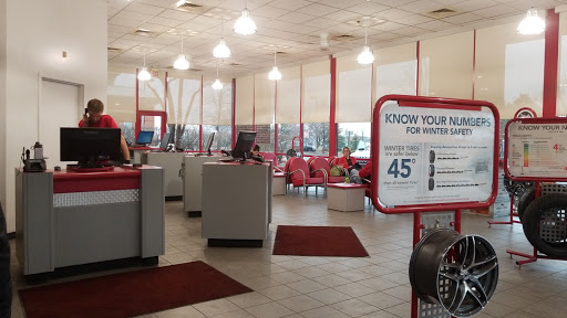 Tire Shop «Discount Tire Store - Auburn Hills, MI», reviews and photos, 200 Brown Rd, Auburn Hills, MI 48326, USA