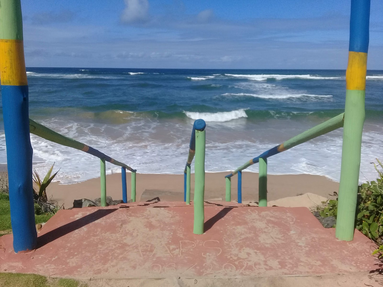 Fotografie cu Praia de Saquaira - locul popular printre cunoscătorii de relaxare