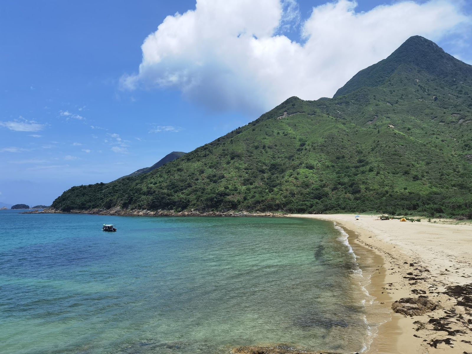 Nam She Wan beach的照片 带有明亮的沙子表面