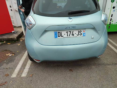Borne de recharge de véhicules électriques AUCHAN Charging Station Beauvais
