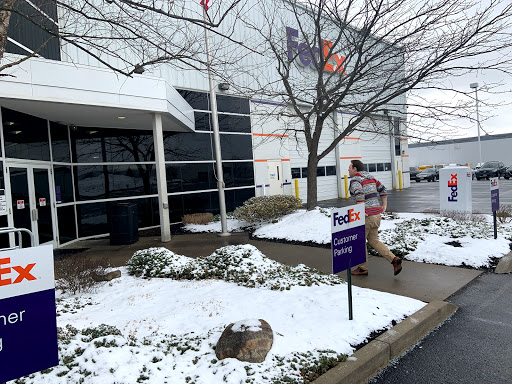 Shipping and Mailing Service «FedEx Ship Center», reviews and photos, 2800 Earhart Ct, Hebron, KY 41048, USA