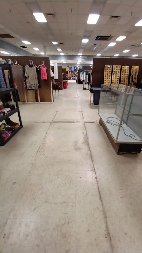 Flea Market «Peddlers Mall», reviews and photos, 7803 E Washington St, Indianapolis, IN 46219, USA