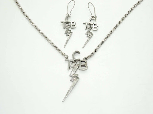 Jewelry Store «Jewelry & Coin Mart», reviews and photos, 757 W Golf Rd, Schaumburg, IL 60194, USA