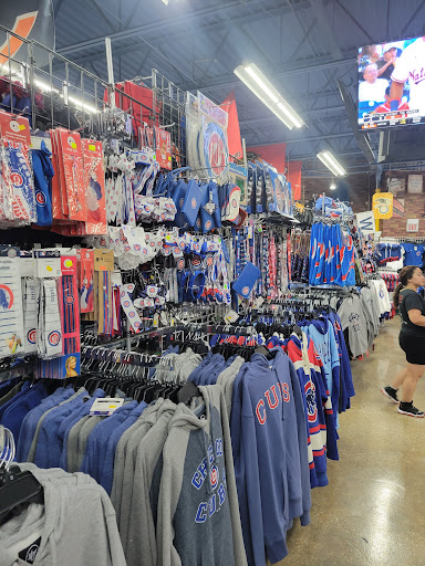 Sportswear Store «Sports World Chicago», reviews and photos, 3555 N Clark St, Chicago, IL 60657, USA