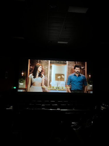 Movie Theater «B&B Theatres Overland Park 16», reviews and photos, 8601 W 135th St, Overland Park, KS 66223, USA