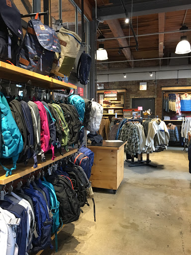 Clothing Store «Patagonia Chicago Lincoln Park», reviews and photos, 1800 N Clybourn Ave, Chicago, IL 60614, USA