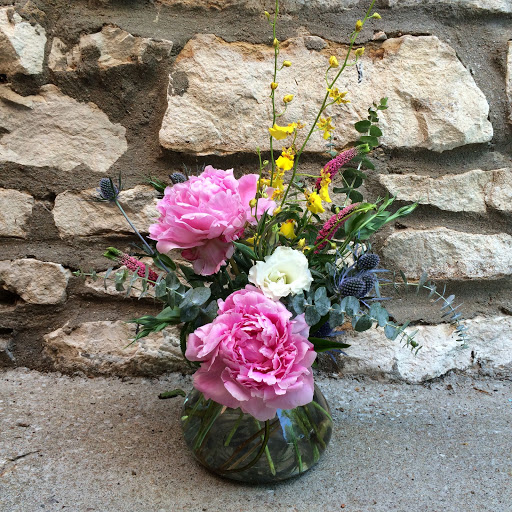 Florist «Crestwood Flowers», reviews and photos, 331 E 55th St, Kansas City, MO 64113, USA