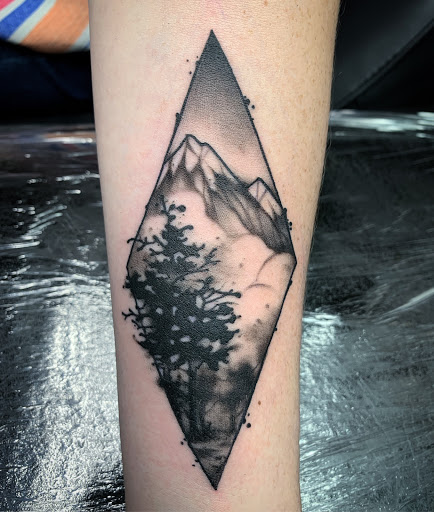 Tattoo Shop «Mine Shaft Tattoo & Piercing», reviews and photos, 8160 S Main St, Helen, GA 30545, USA