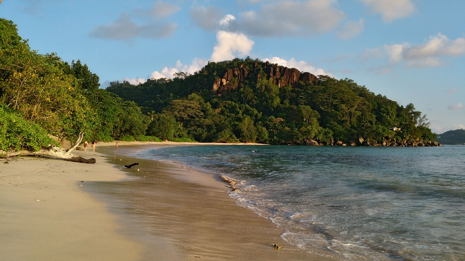 Photo de Anse Louis Beach situé dans une zone naturelle
