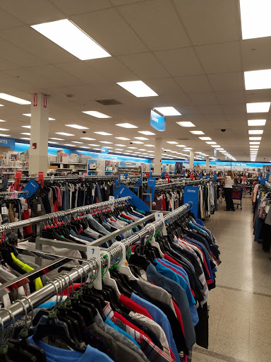 Clothing Store «Ross Dress for Less», reviews and photos, 921 E Commercial Blvd, Oakland Park, FL 33334, USA