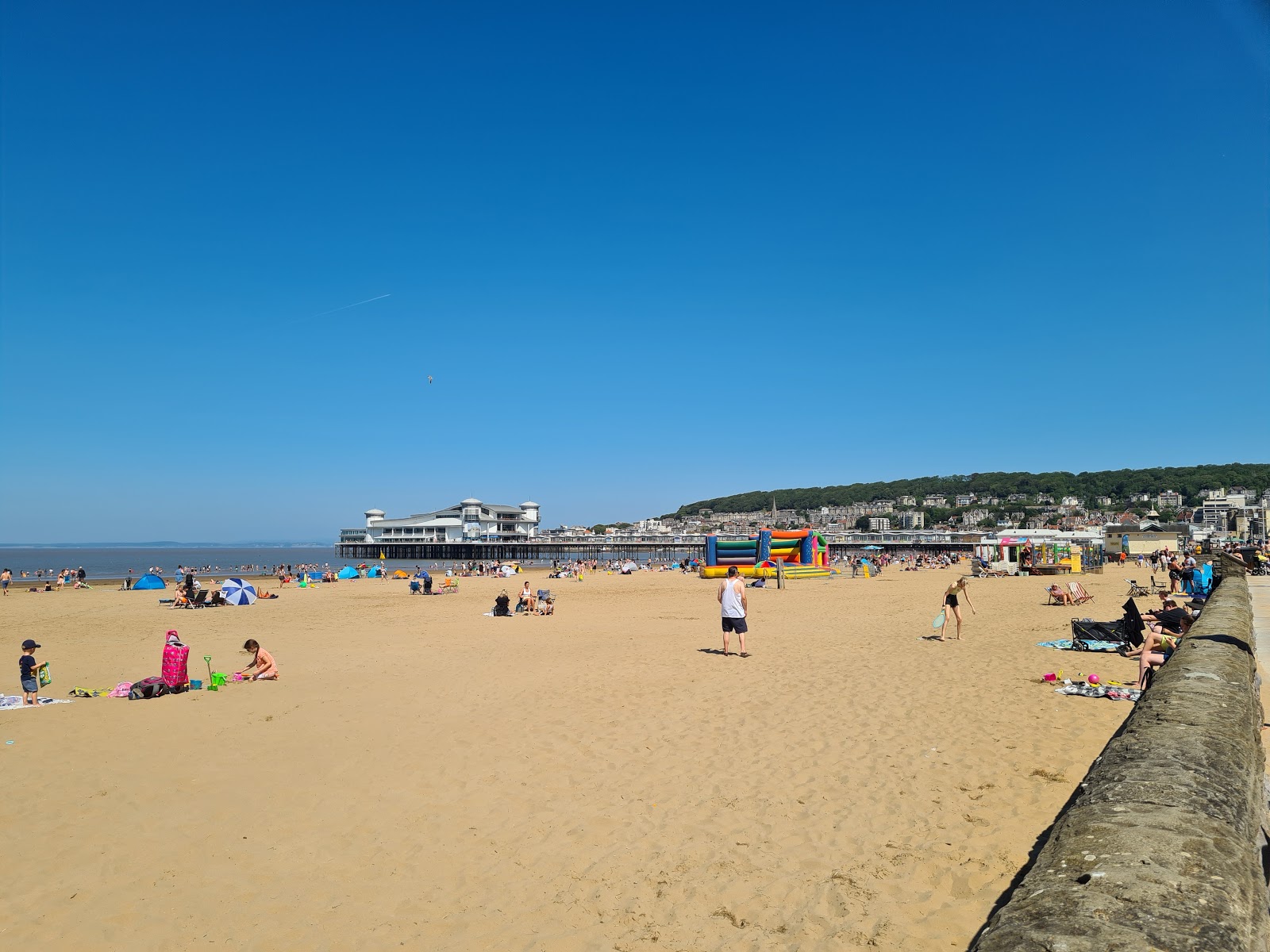 Weston Super Mare Beach的照片 带有细腻的棕色沙表面