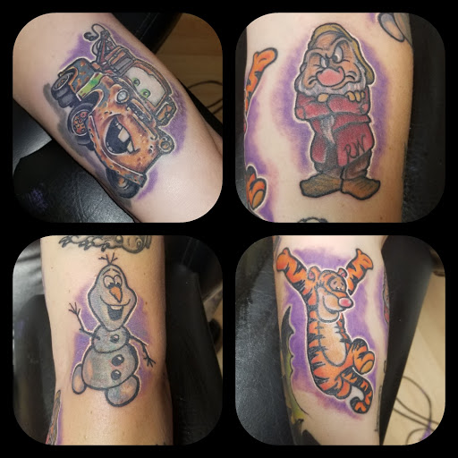 Explore traditional knee tattoo ideas, creative tattoo ideas in Dallas, available at Black Anchor Studios