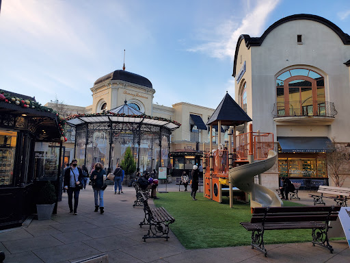 Shopping Mall «Bridgeport Village», reviews and photos, 7455 SW Bridgeport Rd, Tigard, OR 97224, USA