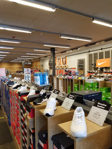 Shoe Store «DSW Designer Shoe Warehouse», reviews and photos, 7291 Mentor Ave, Mentor, OH 44060, USA