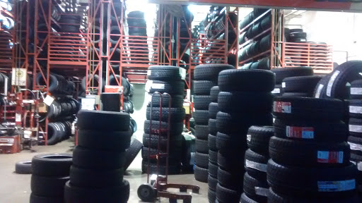 Tire Shop «Discount Tire Store - Tualatin, OR», reviews and photos, 9606 SW Tualatin-Sherwood Rd, Tualatin, OR 97062, USA