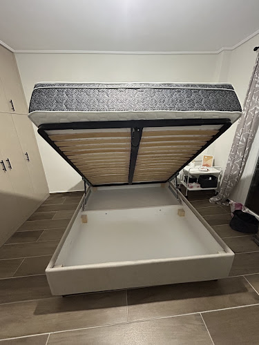 Ψαρών 28, Πειραιάς 185 46