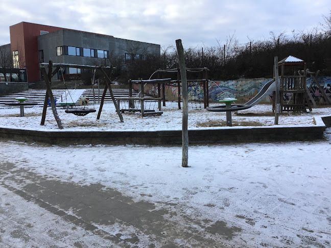 Anmeldelser af Skødstrup Skole Legeplads i Løgten - Skole