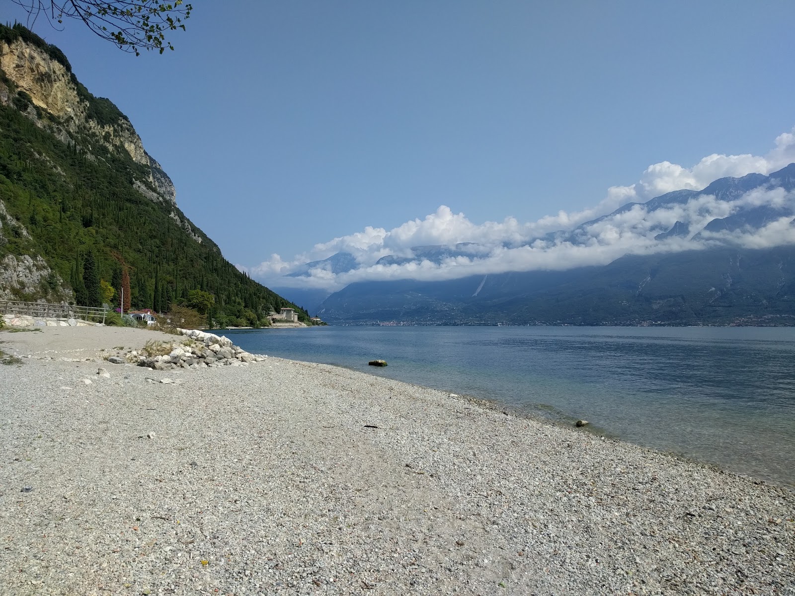 Zdjęcie Spiaggia Tignale i jego piękne krajobrazy