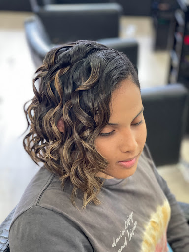 Beauty Salon «Mary Dominican Beauty Salon», reviews and photos, 736 Broadway, Newark, NJ 07104, USA