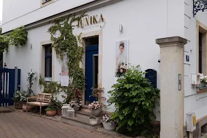 Junika Wedding Concept Store - Moderne und nachhaltige Brautmode Radebeul und Dresden image