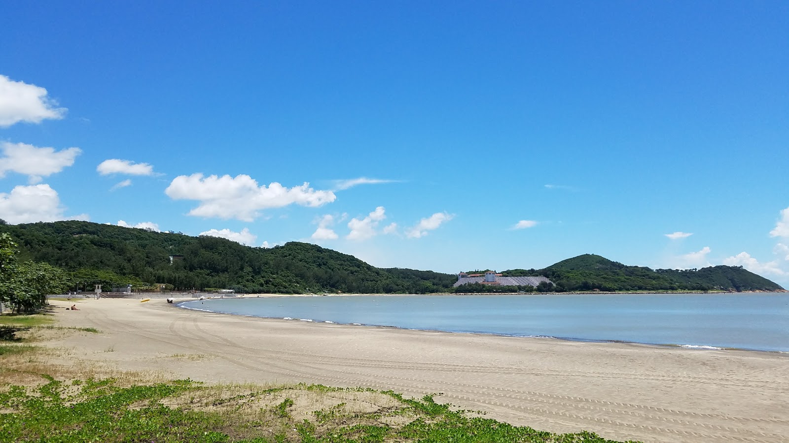 Foto de Hac Sa Beach con recta y larga