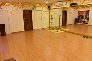 Rhythmic Beat Dance Court ~ Dance Classes image