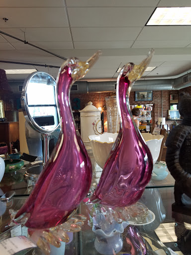 Furniture Store «Crossroads Corner Consignment», reviews and photos, 723 S Neil St #103, Champaign, IL 61820, USA