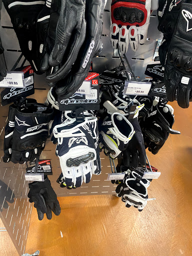 Motorcycle Parts Store «Cycle Gear», reviews and photos, 1765 NE 163rd St, North Miami Beach, FL 33162, USA