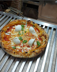 Fratelli di Pizza 37 Piazza Umberto I, 11, 81027 San Felice a Cancello CE, Italia