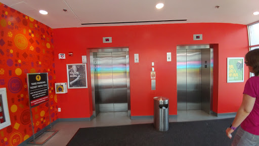 Movie Theater «ShowPlace ICON Theatres at Roosevelt Collection with ICON•X - Chicago», reviews and photos, 1011 S Delano Ct, Chicago, IL 60605, USA