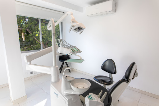 Miguel García / Clínica Dental - C. Prta Nueva, 4, 2ºPiso, 29008 Málaga