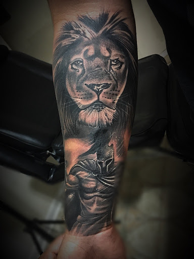 Explore time heals all wounds tattoo ideas, creative tattoo ideas in Miami, available at Por vida tattoos