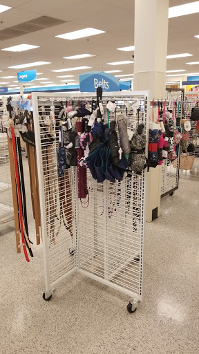 Clothing Store «Ross Dress for Less», reviews and photos, 581 Roosevelt Rd, Glen Ellyn, IL 60137, USA