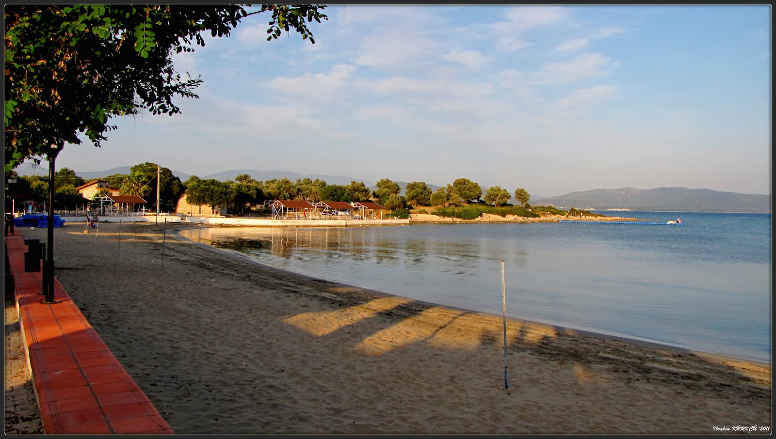 Fiesta beach'in fotoğrafı turkuaz saf su yüzey ile