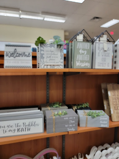 Clothing Store «Burlington Coat Factory», reviews and photos, 4801 McKnight Rd #42, Pittsburgh, PA 15237, USA