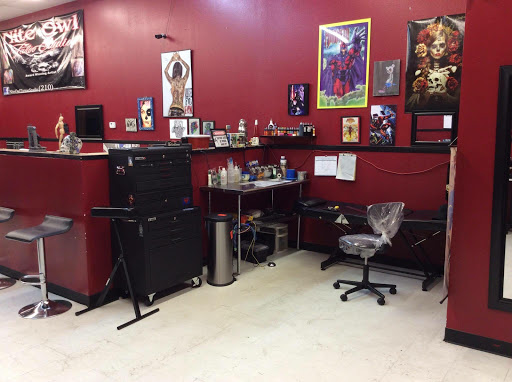 Explore hand finger tattoo ideas, creative tattoo ideas in San Antonio, available at Nite Owl Tattoo Studio