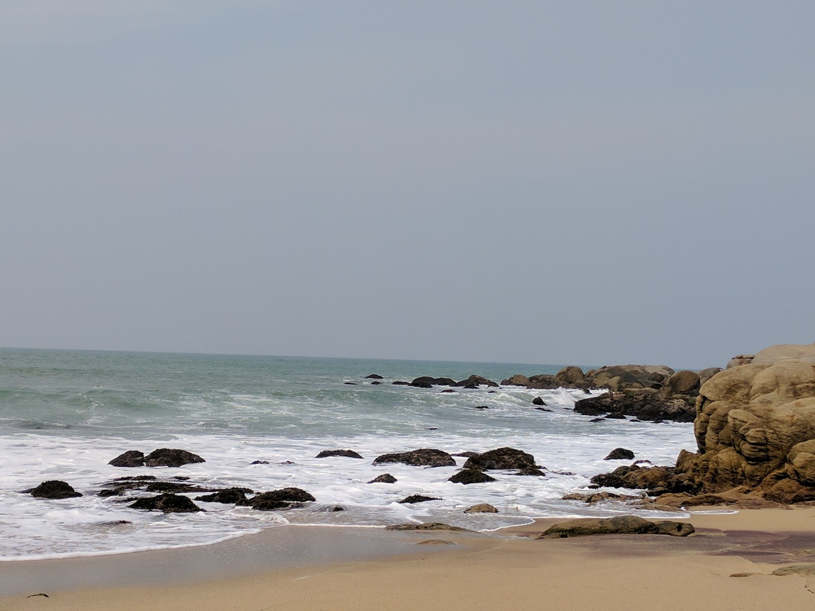 Fotografija The Hidden Twin beach z ravna obala