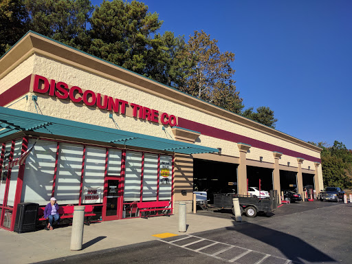 Tire Shop «Discount Tire Store - Chamblee, GA», reviews and photos, 4900 Peachtree Rd, Chamblee, GA 30341, USA