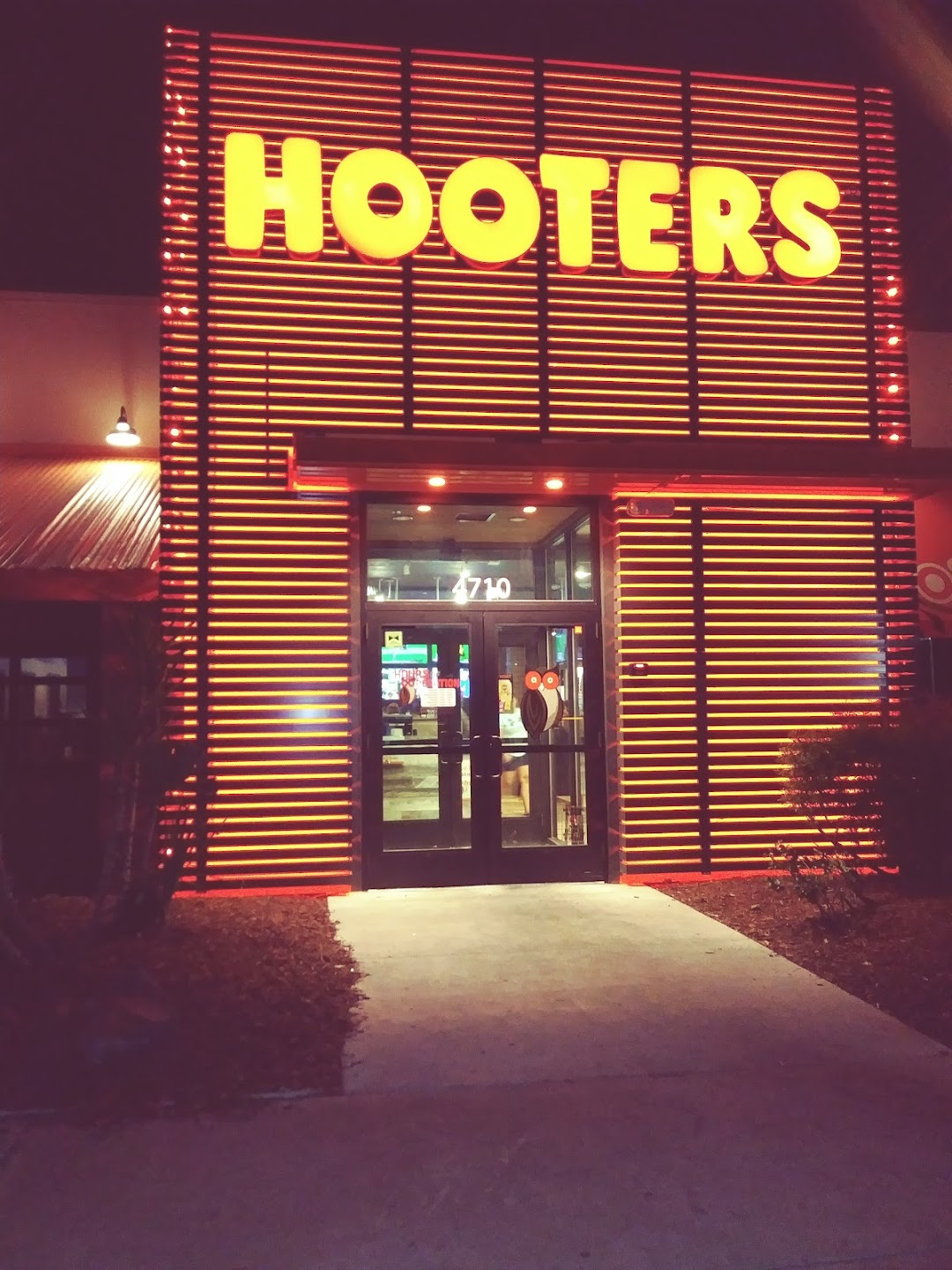 Hooters