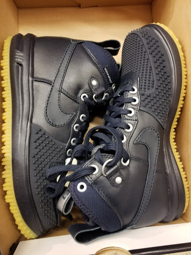 Sporting Goods Store «Nike Factory Store», reviews and photos, 8510 S Cottage Grove Ave, Chicago, IL 60619, USA