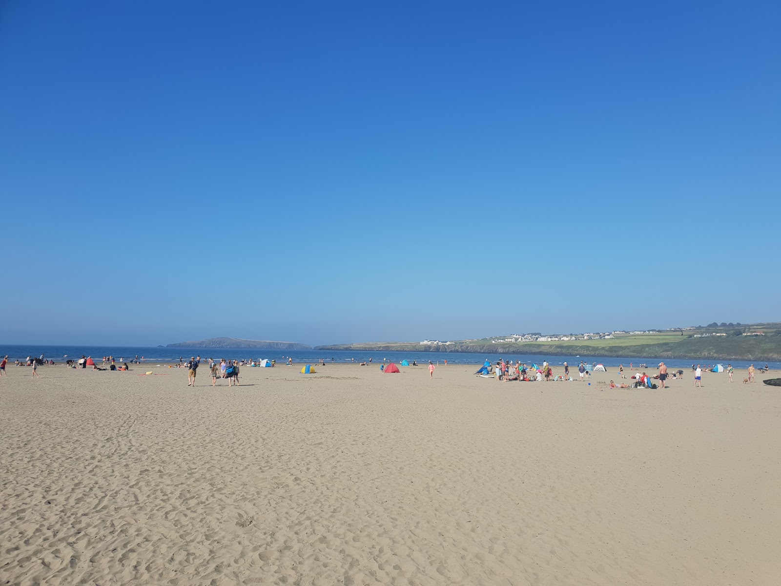 Photo de Poppit Sands beach zone des équipements